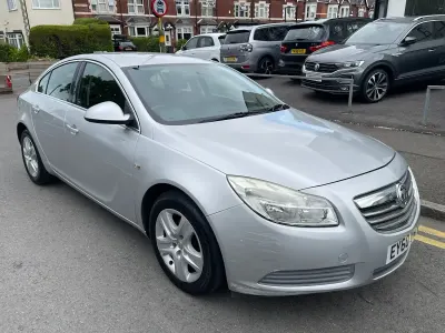 Used Vauxhall Insignia 140 HP (102 kW) 2010 Silver Hatchback