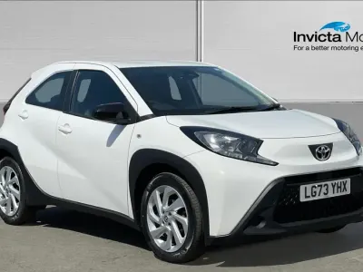 Used Toyota Aygo X PURE 72 HP (52 kW) 2023 White SUV
