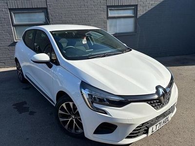 Used Renault Clio V Iconic 90 HP (66 kW) 2021 White Hatchback