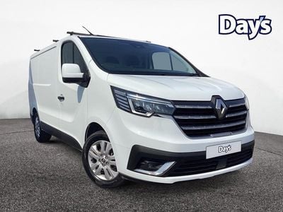 White Used 2023 Renault Trafic MPV | £16,790 (Good price)