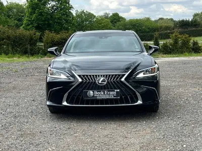Begagnad Lexus ES300H 2023 Svart Sedan