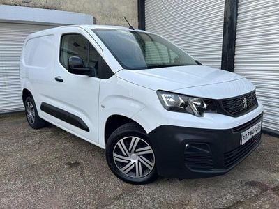 Used Peugeot Partner 131 HP (96 kW) 2022 White MPV
