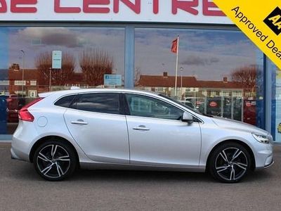 Used Volvo V40 R-Design Pro 122 HP (89 kW) 2017 Silver Hatchback