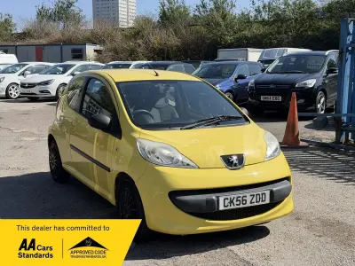 Second-hand Peugeot 107 68 CP (50 kW) 2006 Galben Hatchback