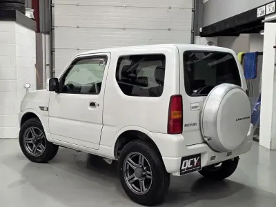 Used Suzuki Jimny Adventure 85 HP (62 kW) 2015 Green SUV
