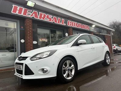 Usado Ford Focus Zetec 115 HP (84 kW) 2012 Branco Citadino