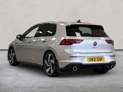 Używany VW Golf VII GTI 245 KM (180 kW) 2021 Srebrny Hatchback