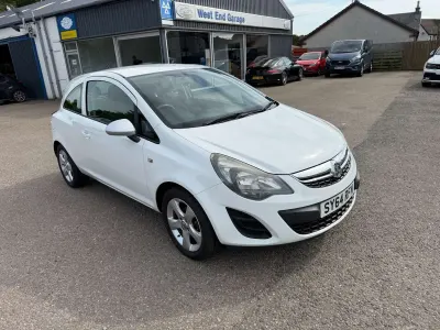 Used Vauxhall Corsa 65 HP (47 kW) 2014 White Hatchback