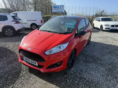 Używany Ford Fiesta Zetec 140 KM (102 kW) 2015 Czerwony Hatchback