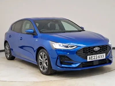 Käytetty Ford Focus ST-Line 155 HP (114 kW) 2023 Sininen Viistoperä