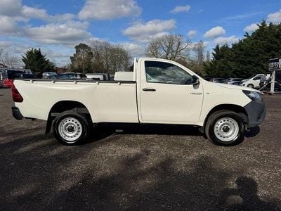 Used Toyota HiLux Active 147 HP (108 kW) 2016 White Pickup