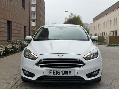 Used Ford Focus Zetec 125 HP (91 kW) 2016 White Hatchback