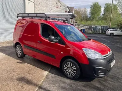 Used Citroën Berlingo 100 HP (73 kW) 2017 Red MPV