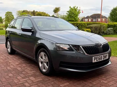 Usado Skoda Octavia 115 HP (84 kW) 2019 Cinzento Carrinha