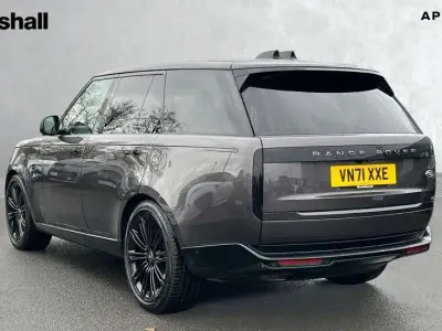 Begagnad Land Rover Range Rover First Edition 530 HK (389 kW) 2021 Grå SUV