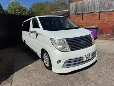 Używany Nissan Elgrand 2021 Biały