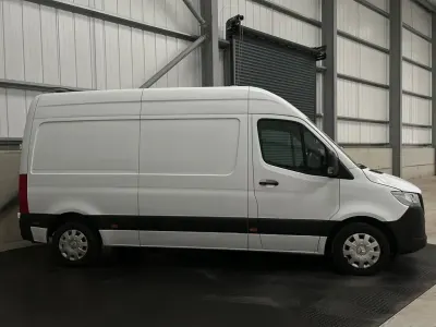 Używany Mercedes Sprinter Premium 150 KM (110 kW) 2022 Biały Van