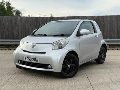 Used Toyota iQ 68 HP (50 kW) 2009 Silver Hatchback