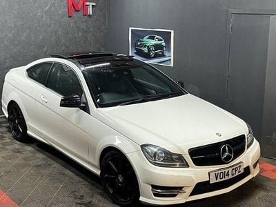 Used Toyota Yaris 2015 Red Hatchback