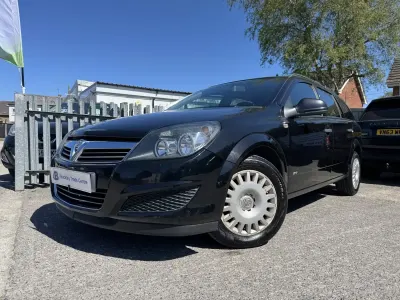 Używany Vauxhall Astra Design Edition 2010 Czarny Kombi