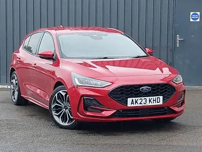 Used Ford Focus ST-Line X 155 HP (114 kW) 2023 Red Hatchback
