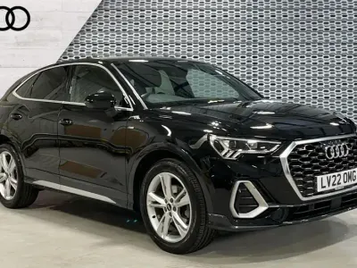 Używany Audi Q3 S-Line 150 KM (110 kW) 2022 Czarny SUV