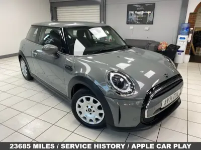 Usado Mini ONE Classic 102 CV (75 kW) 2022 Gris Utilitario