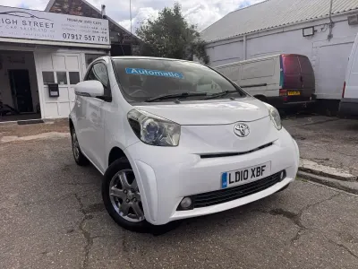 Used Toyota iQ 2010 White Hatchback