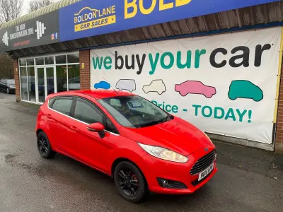 Used Ford Fiesta Zetec 82 HP (60 kW) 2015 Red Hatchback