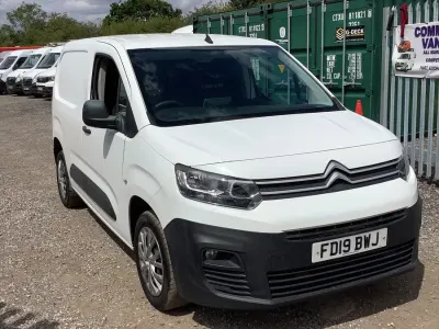 Used Citroën Berlingo Start 100 HP (73 kW) 2019 White MPV