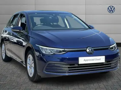 Used VW Golf VIII Life 147 HP (108 kW) 2023 Blue Hatchback