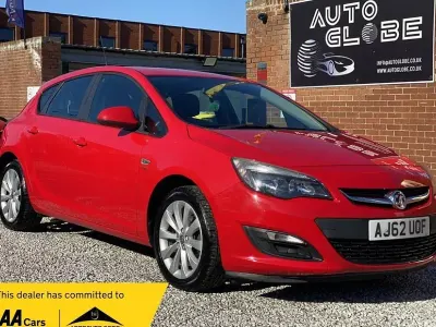 Second-hand Vauxhall Astra Active 2013 Roșu Hatchback