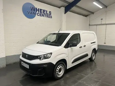 Used Peugeot Partner Premium 102 HP (75 kW) 2023 White MPV