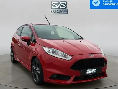 Usado Ford Fiesta ST 182 CV (133 kW) 2017 Rojo Utilitario