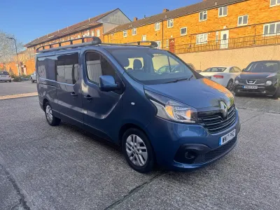 Used Renault Trafic 2017 Blue MPV
