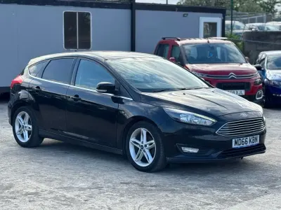 Używany Ford Focus Zetec 120 KM (88 kW) 2016 Czarny Hatchback