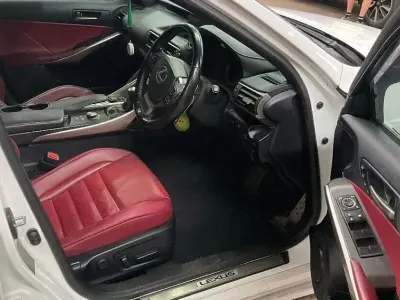 Used Lexus IS300h