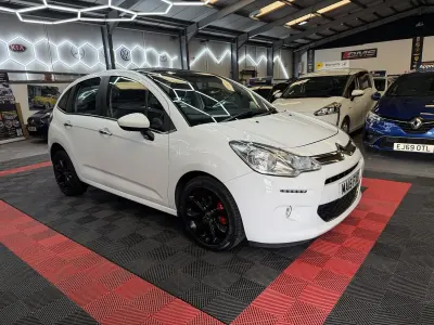 Begagnad Citroën C3 PureTech 2015 Vit Halvkombi