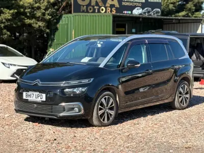 Używany Citroën C4 Shine 2017 Czarny Hatchback