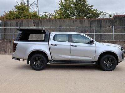 New Isuzu D-Max 163 HP (119 kW) 2025 Silver Pickup