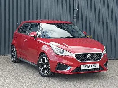 Begagnad MG MG3 Exclusive 106 HK (77 kW) 2019 Röd Halvkombi