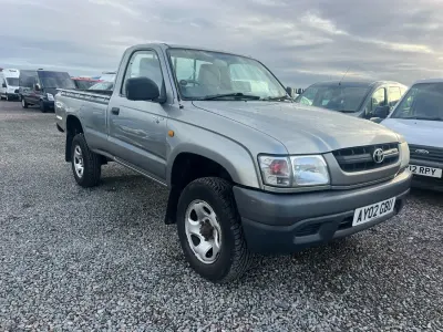 Usado Toyota HiLux 102 HP (75 kW) 2002 Prateado Pickup