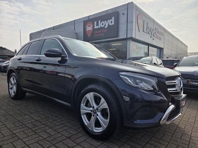 Używany Mercedes GLC250 Premium Plus 2018 Niebieski Kombi