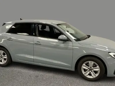 Usado Audi A1 Premium 110 HP (80 kW) 2022 Cinzento SUV