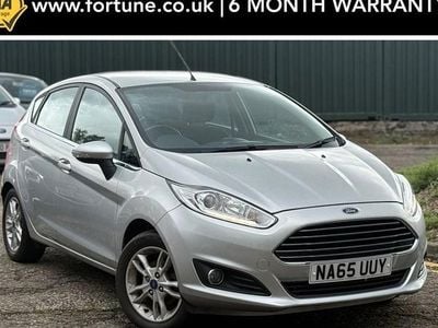 Usado Ford Fiesta Zetec 82 HP (60 kW) 2015 Prateado Citadino