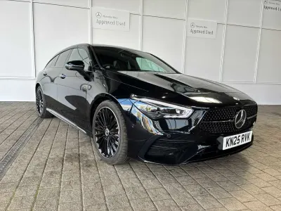 Begagnad Mercedes CLA220 AMG Line Premium Plus 2025 Svart Sedan