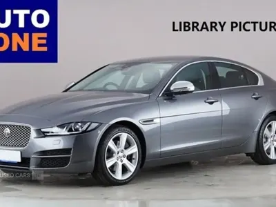 Używany Jaguar XE Portfolio 180 KM (132 kW) 2017 Szary Sedan/Limuzyna