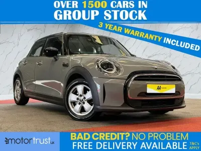 Usado Mini Cooper Classic 136 CV (100 kW) 2022 Gris Utilitario