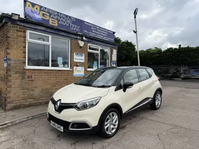 Usado Renault Captur Dynamique 90 HP (66 kW) 2016 Branco SUV