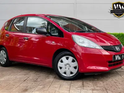 Used Honda Jazz S 90 HP (66 kW) 2014 Red Hatchback